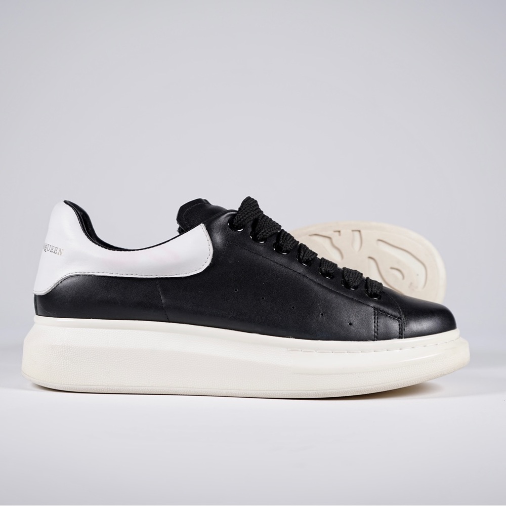 VNTG? Alexander McQueen Black & White Oversized Sneakers - US M 9.5 🔥💎👌